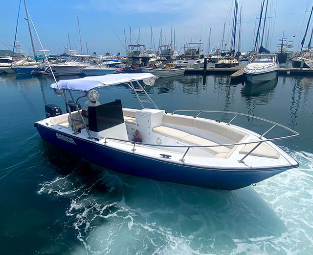 lancha la samoa en marina naval de santa marta