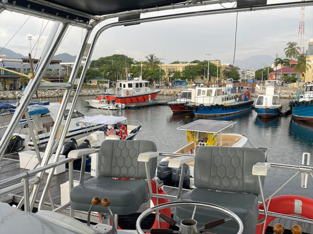 yatch rental in santa marta - semi yatch